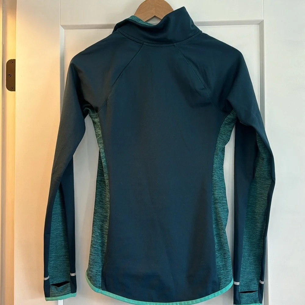 New Balance Woman’s Running Pullover - Picture 2 of 5